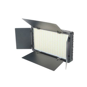 LED 600 RGB Luz de video en vivo Transmisión portátil de mano LED D600RGB Luz de cámara a todo color Luz de relleno LED para exteriores - Product Image 4