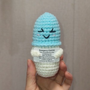 Zorgzame Geschenken: Gehaakte Emotionele Ondersteuningspil | Handgemaakte Kamerdecor | Noodpillen Ornament - Product Image 2