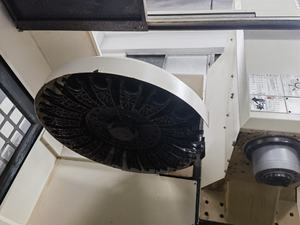 Centre d'usinage compact et puissant LMV1000, Fraiseuse CNC, Broche BT40 11kW 10000 tr/min avec porte-outils Umbrella 24, Prêt à être expédié - Product Image 4