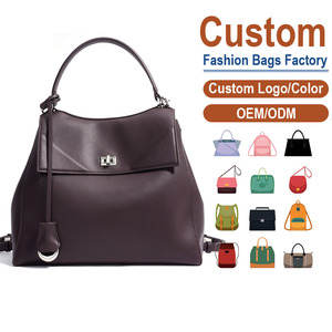 Sac à bandoulière en cuir véritable, texture mate et grainée, avec porte-clés en cuir, style moderne minimaliste de haute qualité - Product Image 1