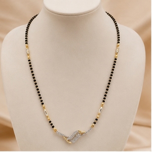 Collar Mangalsutra de Oro de 22K para Mujer, Elegante Cadena de Oro con Cuentas Negras, Colgante de Diseño con Diamantes, Estilo Tradicional para Uso Diario - Product Image 2