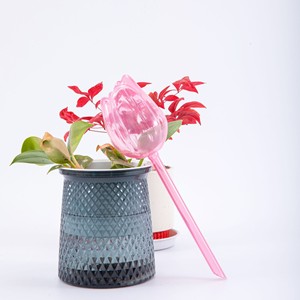 Dispositivo de riego automático Tulip Dripper para plantas de interior y exterior, sistema de riego para balcones, patios y jardines, material de PVC - Product Image 2