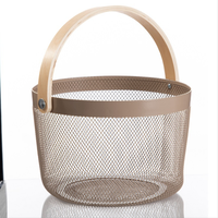 Offre Spéciale cuisine organisateur de bain classique fer treillis métallique panier de rangement de fruits avec manche en bois forme de cercle