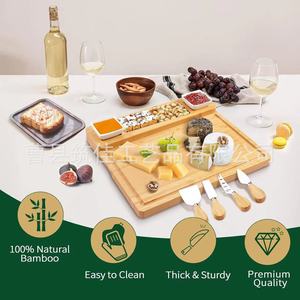 Bandeja de queso de bambú Zhujia Crafts con compartimentos para servir bocadillos y embutidos, color madera natural - Product Image 4