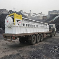 Alimentateur à moteur électrique pour l'alimentation en vrac de grandes masses de minerai vers un concasseur à mâchoires