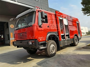 Camion de pompiers HOWO 4x4 à transmission intégrale, réservoir d'eau et de mousse de 8000 L, véhicule de lutte contre l'incendie à vendre - Product Image 3