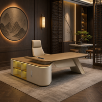 Scrivania Direzionale con Gambe Curve in Acciaio, MDF E1, Formatura Sottovuoto, Texture Legno 3D, Luce LED a 12 Colori, Serratura a Codice con Scatola per Cavi