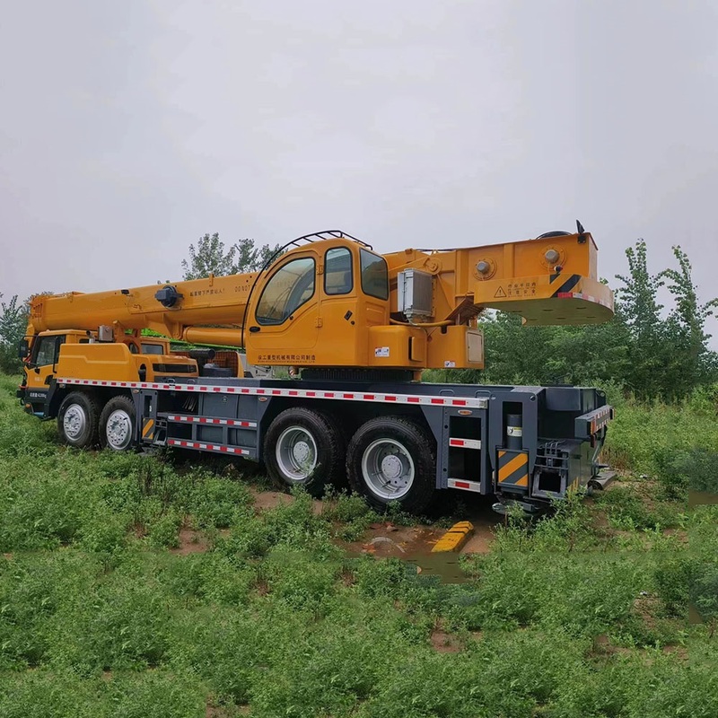 Sinotruck Howo 4x2 Truck Cranes 3t