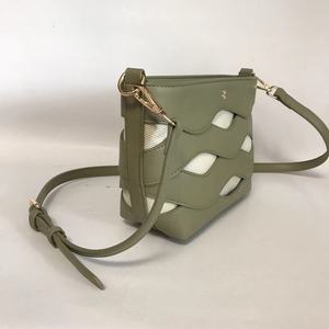Sacs à main tendance en cuir vegan pour femmes, sac seau noir grande capacité avec bandoulière réglable - Product Image 3