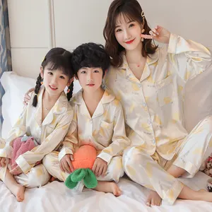 Ensemble pyjama assorti mère et fille, vêtements de nuit en Satin de soie, tenues assorties, personnalisées, de dessin animé, pour enfants, collection