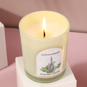 Candele Profumate Artigianali Personalizzate all'Ingrosso, 100% Naturali al Profumo di Rosa, con Coperchi in Legno Moderni e Vetro Colorato in Cera di Soia - Product Image 3