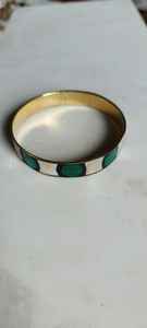 Bracelets classiques pour femmes en conifère sur mesure, imitation perle, design floral - Élégant, minimaliste, à porter pour les fêtes, pour usage personnel - Product Image 5