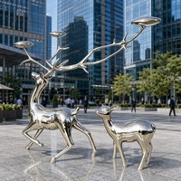 Maßgefertigte Metallstatue „Reflektierende Harmonie“ mit Hirsch und Rehkitz – Anpassbare Geweih-Skulpturen für den Außenbereich aus Edelstahl