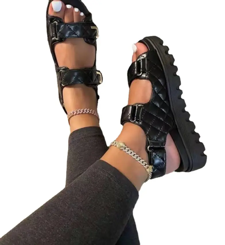 2024 yaz yeni roma ayakkabı rahat Ins gelgit düz avrupa ve amerikan büyük boy sandalet kadın PU ünlü marka kauçuk yuvarlak