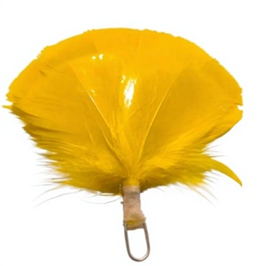 Plume de dinde teinte en jaune, conçue pour être portée, typiquement utilisée sur les chapeaux traditionnels tels que un Glengarry ou un Balmoral. - Product Image 1