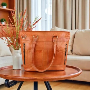 Best Quality Elegant Ladies Leather <b>Shoulder</b> Purse With Adjustable <b>Strap</b> And Secure Closure Available For Sale - Product Image 2