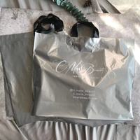 Sac en plastique pour les courses biodégradable à poignée plaquée découpée à l'emporte-pièce à bas prix PE avec sacs en plastique imprimés avec propre logo