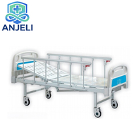 Lit d'hôpital manuel à manivelle simple, dossier inclinable 0-75 degrés, barrières latérales en aluminium, tête de lit en plastique, roulettes pour usage médical