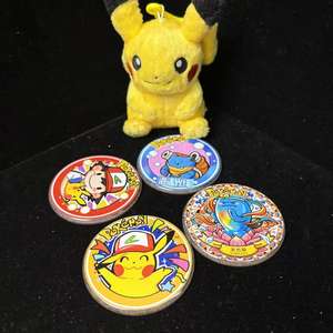 Venta al por mayor: Caja sorpresa de imanes de nevera estilo Pokémon pintados a mano, redondos de 65mm, con diseño de boceto artístico, iconos de habilidades de <span class=keywords><strong>anime</strong></span> y pegatinas para juegos de mesa - Product Image 2