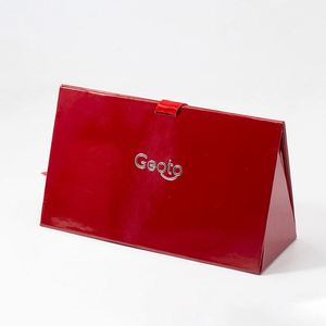 Boîte cadeau cosmétique rigide pliable triangulaire rouge créative avec impression de logo de marque personnalisée et nœud en ruban - Product Image 4