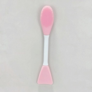 Spatule et pinceau de maquillage 2-en-1 en silicone pour mélanger les masques et les baumes pour le visage - Product Image 2
