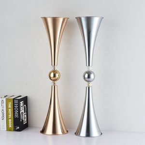 Wholesale Elegant Wedding Party Table Gold Metal <strong>Flower</strong> <strong>Vase</strong> Centerpiece Stand - Product Image 2