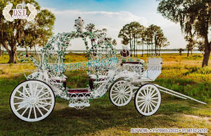 Chariot de Mariage Glamour pour Mariés, Chariot à Chevaux en Bois et Métal Léger, Personnalisable pour Cérémonie Nuptiale - Product Image 5