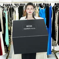 Boîte pliante magnétique en carton rigide noir mat sur mesure pour robe de mariée