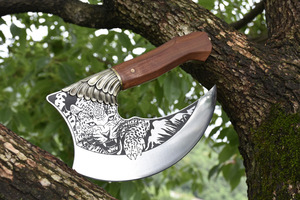 Ascia Decorativa Incisa con Motivo Leopardato, Coltello da Chef Vintage con Lama Curva, Ascia da Collezione Artistica con Manico in Legno Massello e Ornamenti in Ottone - Product Image 5