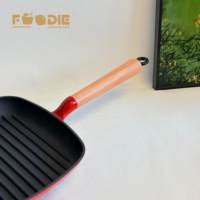 Nouveauté 2026 : Batteries de cuisine en fonte émaillée personnalisées en usine, plus légères, avec poêles grill, planchas et poêles à frire, ustensiles de cuisine à manche en bois