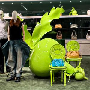 تماثيل فواكه ضخمة بحجم طبيعي، تماثيل فواكه وخضروات من الراتنج، ديكورات على شكل فجل للبيع - Product Image 4