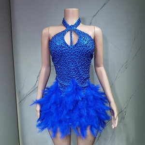 Robe <span class=keywords><strong>de</strong></span> Noël blanche style <span class=keywords><strong>pie</strong></span> pour femme, sexy, à épaules dénudées, avec plumes et décolleté drapé - Product Image 2