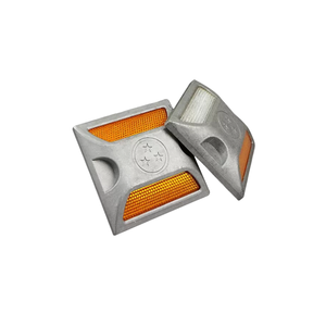 Dissuasori Stradali Quadrati in Alluminio Pressofuso Riempiti di Sabbia, Antiruggine, Riflettenti, con Logo in Rilievo, Anti-pressione, a Doppia Faccia, Produzione di Fabbrica - Product Image 3