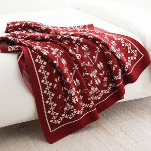 Housse de canapé en polyester tricoté jacquard, couverture décontractée et chaude pour une sieste, douce pour la peau, lavable en machine, cadeau de fête, décorative - Product Image 1