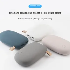 Mini banque en plastique 5W grande <span class=keywords><strong>capacité</strong></span>, forme de galet, petite, portable, multi-ports USB, coque cylindrique en aluminium, cadeau avec logo d'entreprise - Product Image 4