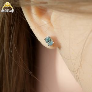 Boucles d'oreilles pendantes classiques unisexes en argent 925 plaqué or, moissanite taille ovale, parfaites pour les fiançailles, les fêtes, cadeau idéal - Product Image 4