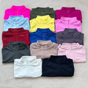 Ensemble de survêtement sportif personnalisé pour femme avec veste à fermeture éclair taille haute, legging et haut, idéal pour le sport, le fitness, la gym et le yoga - Product Image 2