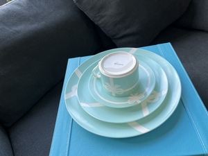 Service de table en porcelaine fine, style européen, vaisselle de luxe en céramique, 28 pièces, avec 6 bols noirs en verre offerts - Product Image 3