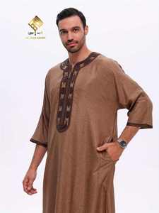 Nouvelle Robe Arabe Haut de Gamme pour Homme 2025 : Matière Douce Anti-Boulochage, Manches Trois-Quarts, Longue et Élégante - Product Image 1