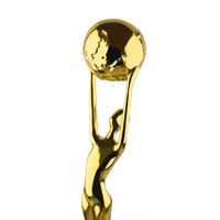 Sculpture en métal plaqué or 3D personnalisée avec logo, personnage de film et de télévision tenant un trophée, décoration pour la maison
