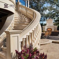 Designs de rampes d'escalier en marbre blanc TREVI sur mesure, rampes de colonnes en pierre naturelle pour projets de construction de luxe en extérieur