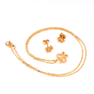 Conjunto de Joyería Infantil, Collar y Aretes de Esmalte con Diseño de Gato Kate, Chapados en Oro, para Mujer - Product Image 3