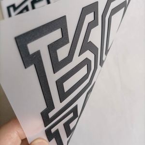 Étiquettes de vêtements en caoutchouc 3D personnalisées avec logo de marque en relief, durables, en silicone, à transfert thermique pour le plastique - Product Image 3