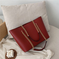 Sac fourre-tout en cuir PU grande capacité Jialing de luxe pour femme, inspiré des créateurs, avec porte-clés et chaînes célèbres 5A