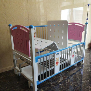 Cama Hospitalaria Pediátrica Manual de Doble Manivela con Barandillas de Seguridad y Diseño de Dibujos Animados - Product Image 3