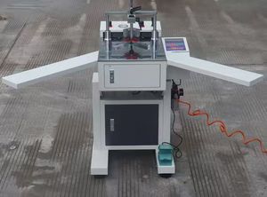 Machine à clouer les coins CNC pneumatique de haute qualité 90 ° -135 °   Connecteur de cadre photo pour moulures en <span class=keywords><strong>bois</strong></span> massif et mousse PS - Product Image 6
