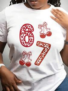 T-shirt da donna con scollo rotondo per San Valentino, stampa leopardata numero 67, motivo ciliegia, stile casual romantico - Product Image 3