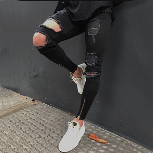 Pantalones vaqueros elásticos personalizados para hombre, estilo motero, con efecto destruido, rasgados y reparados, ajustados, con parches a rayas y cremallera en el tobillo - Product Image 2