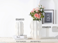 Vase décoratif moderne de luxe monochrome en céramique légère blanche pour table, motif citrouille et fruit étoilé