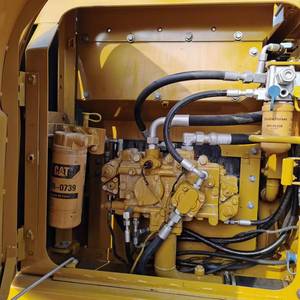 Mini-excavatrice sur chenilles 315D2 d'occasion, haute qualité, prix compétitif, moteur et pompe inclus, poids opérationnel de 15 tonnes, testée et inspectée - Product Image 5